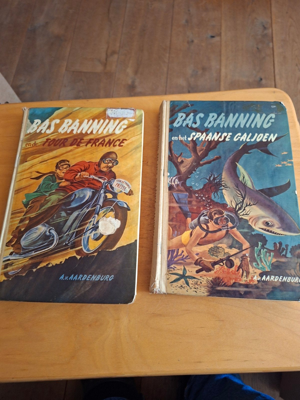 2 Bas Banning boeken: Tour de France & Spaanse Galjoen, Ophalen of Verzenden, Gelezen, A. van Aardenburg, Fictie algemeen