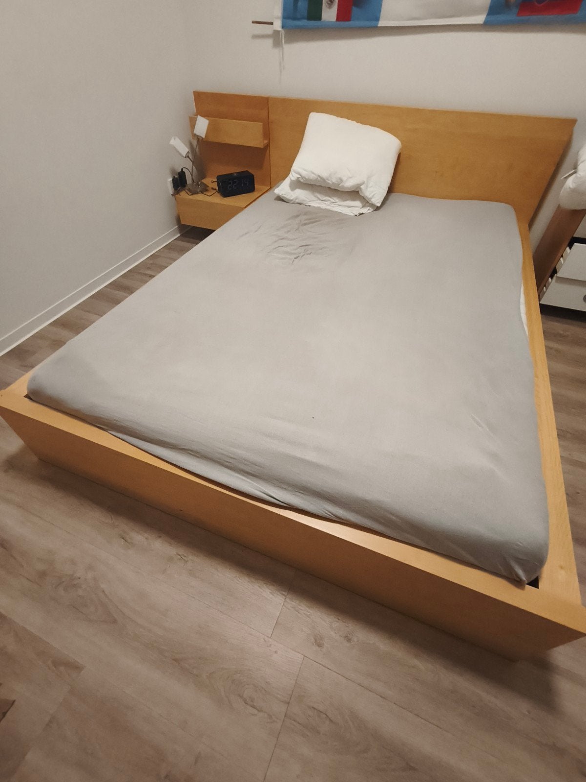 IKEA MALM tweepersoonsbed met ingebouwd nachtkastje – 140x20, Huis en Inrichting, Ophalen, Gebruikt, Bruin, Tweepersoons