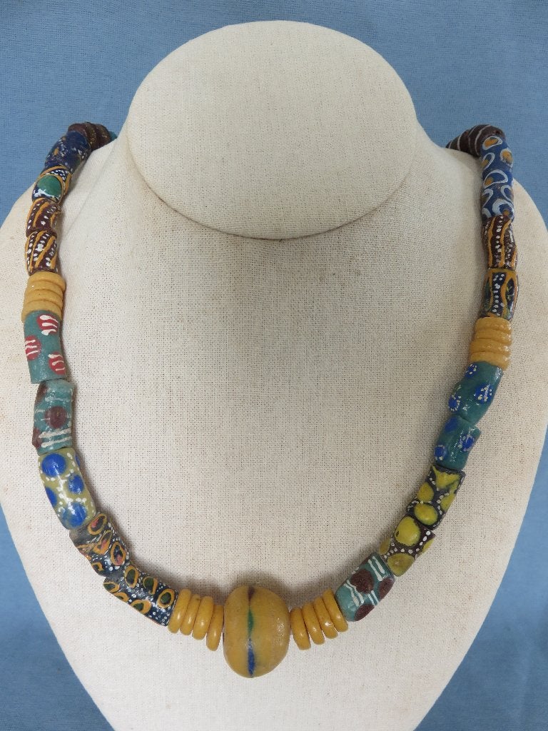 Oude kralen ketting met diversen gekleurde kralen - 20e eeuw, Ophalen of Verzenden, Gebruikt, Overige kleuren, Overige materialen