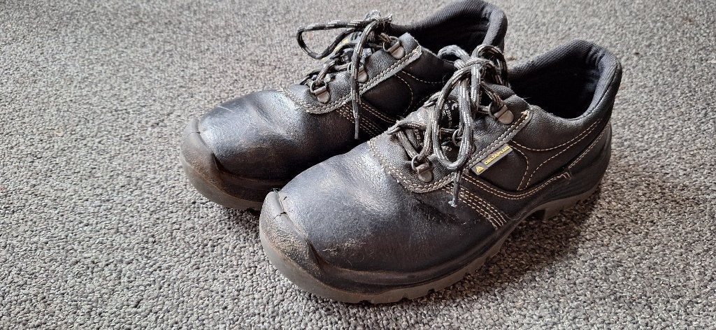 Werkschoenen maat 39, Ophalen, Zo goed als nieuw