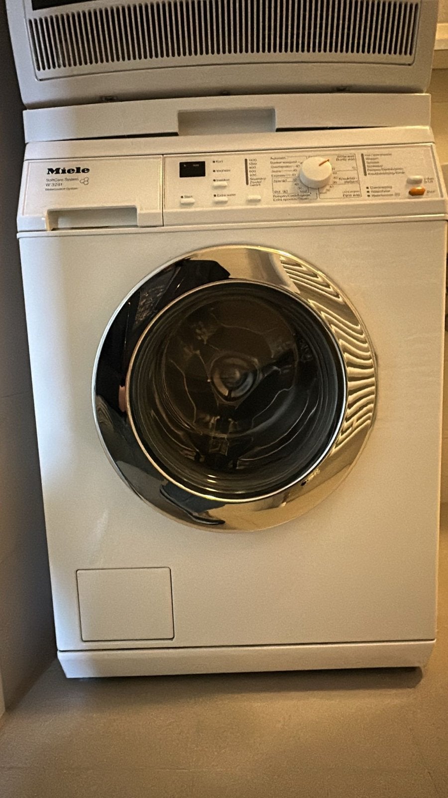 Miele W3241 Wasmachine - SoftCare System, Ophalen, Gebruikt, Voorlader, 85 tot 90 cm