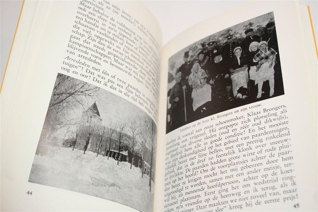 Krewerd — Jeugdherinneringen van een Moeder-Oma [Gesigneerd], Ophalen of Verzenden, Gelezen