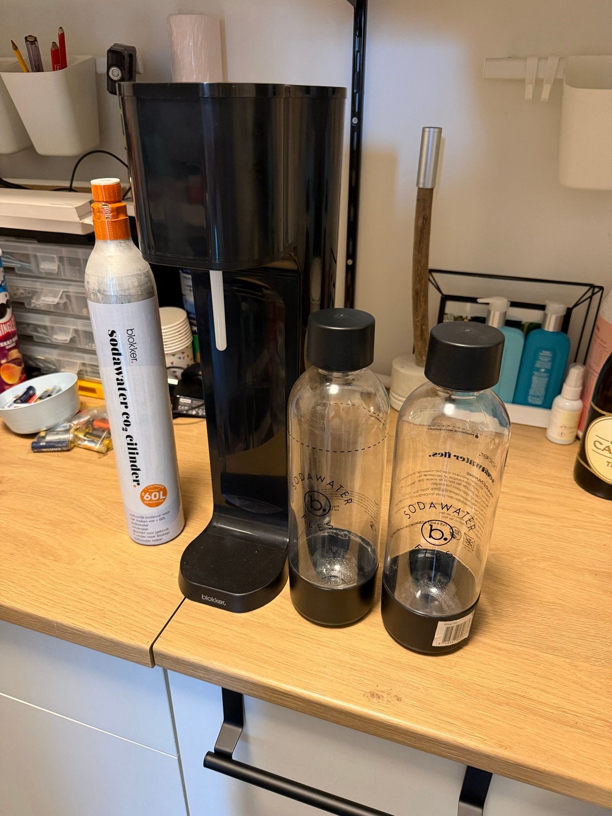 Blokker Sodastream met CO2 cilinder en 2 flessen, Witgoed en Apparatuur, Ophalen of Verzenden, Zo goed als nieuw