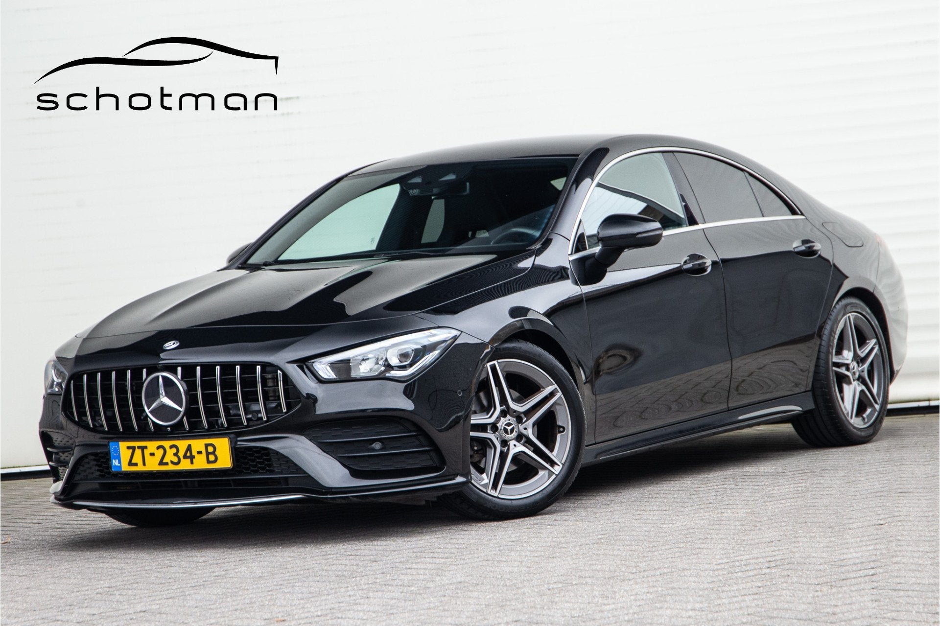 Mercedes-Benz CLA-Klasse 180 AMG, Widescreen, Sfeerverlichti, 136 pk, Gebruikt, 4 cilinders, Zwart
