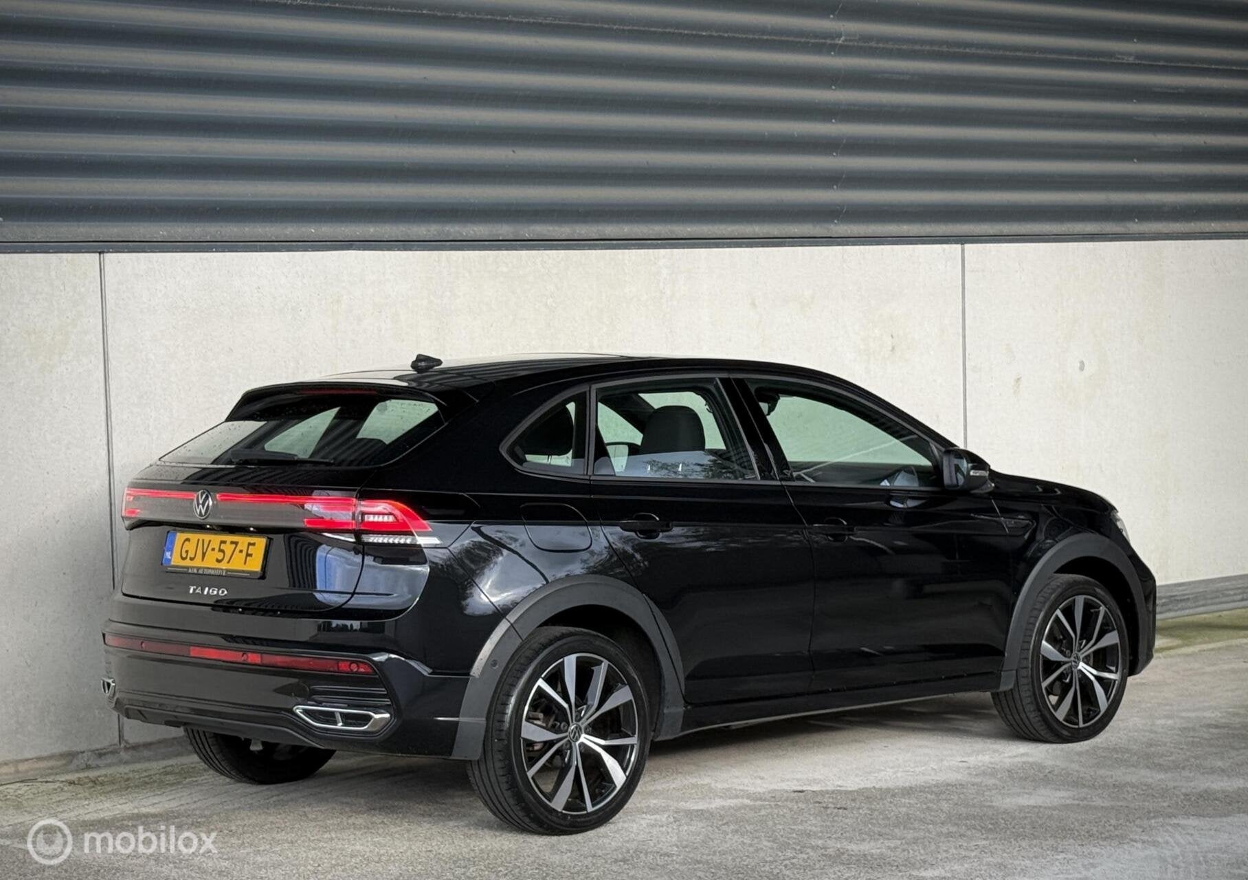 Volkswagen Taigo 1.0TSI R-Line|PANO|IQ|ACC|CARPLAY|, Auto's, Stof, Gebruikt, Euro 6, Zwart