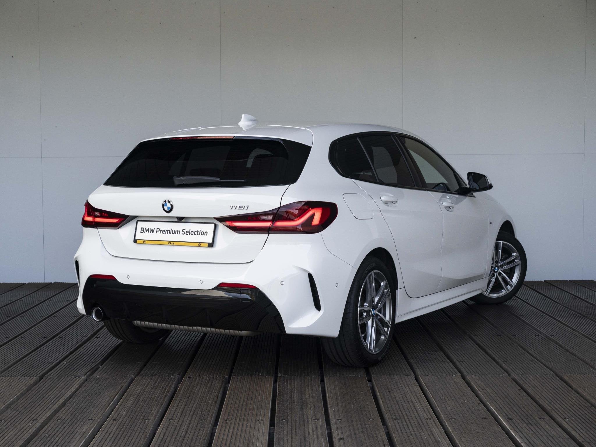 BMW 1 Serie 5-deurs 118i | M Sportpakket | Innovation Pack |, Auto's, 12 maanden, 136 pk, Gebruikt, Wit