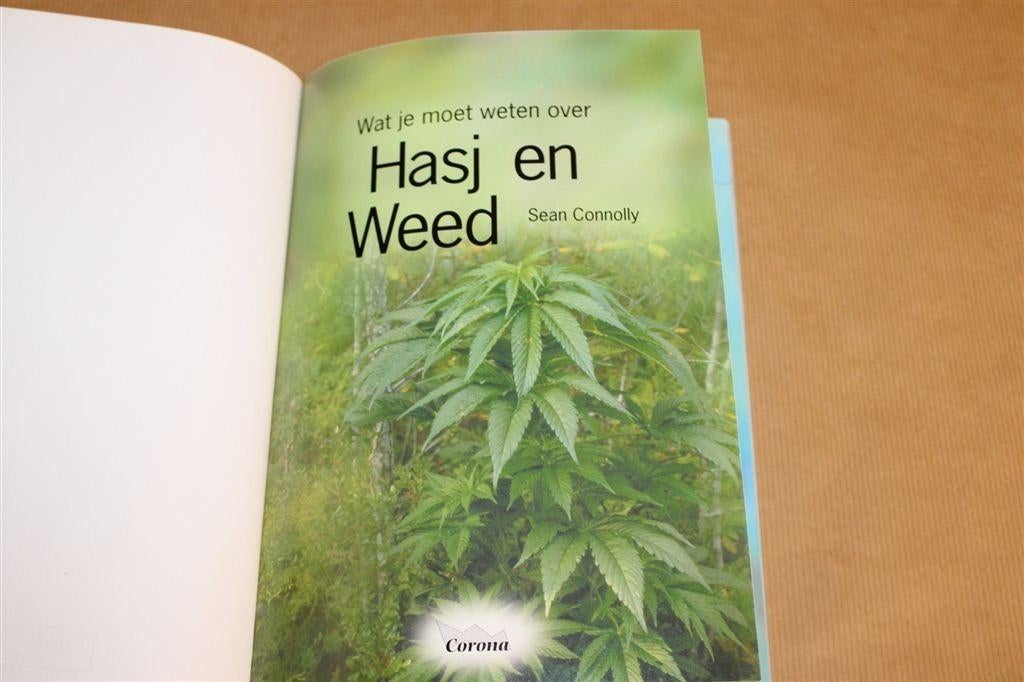 Hasj en Weed — Wat Je Moet Weten Over Cannabis, Ophalen of Verzenden, Gelezen