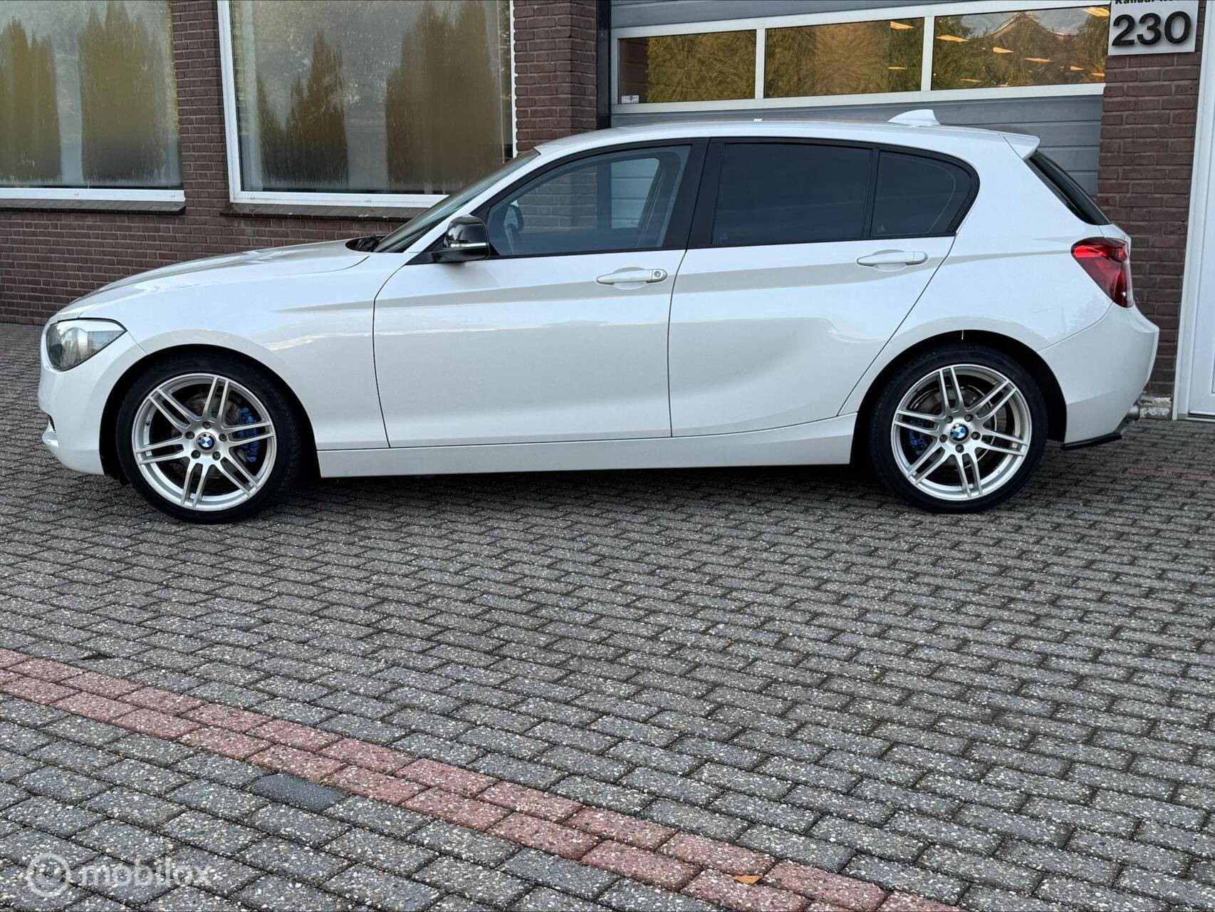 BMW 1-serie 118i Business NAVIGATIE/STOEL.VW/MISTLAMPEN, Auto's, 1-Serie, Euro 5, Achterwielaandrijving, Gebruikt