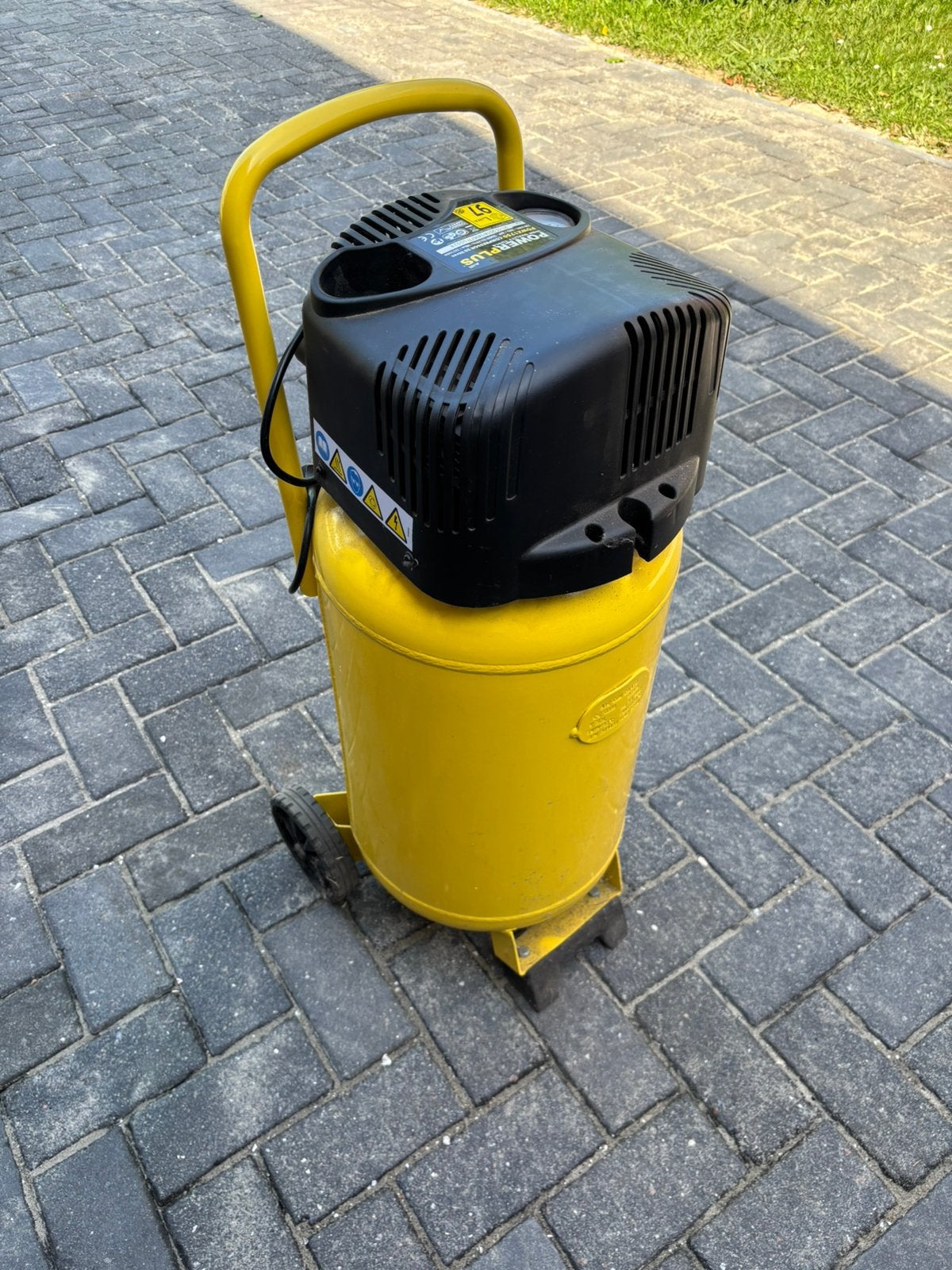Powerplus compressor 50l, Doe-het-zelf en Verbouw, Compressors, 25 tot 100 liter, Ophalen of Verzenden, Zo goed als nieuw, 200 tot 400 liter/min