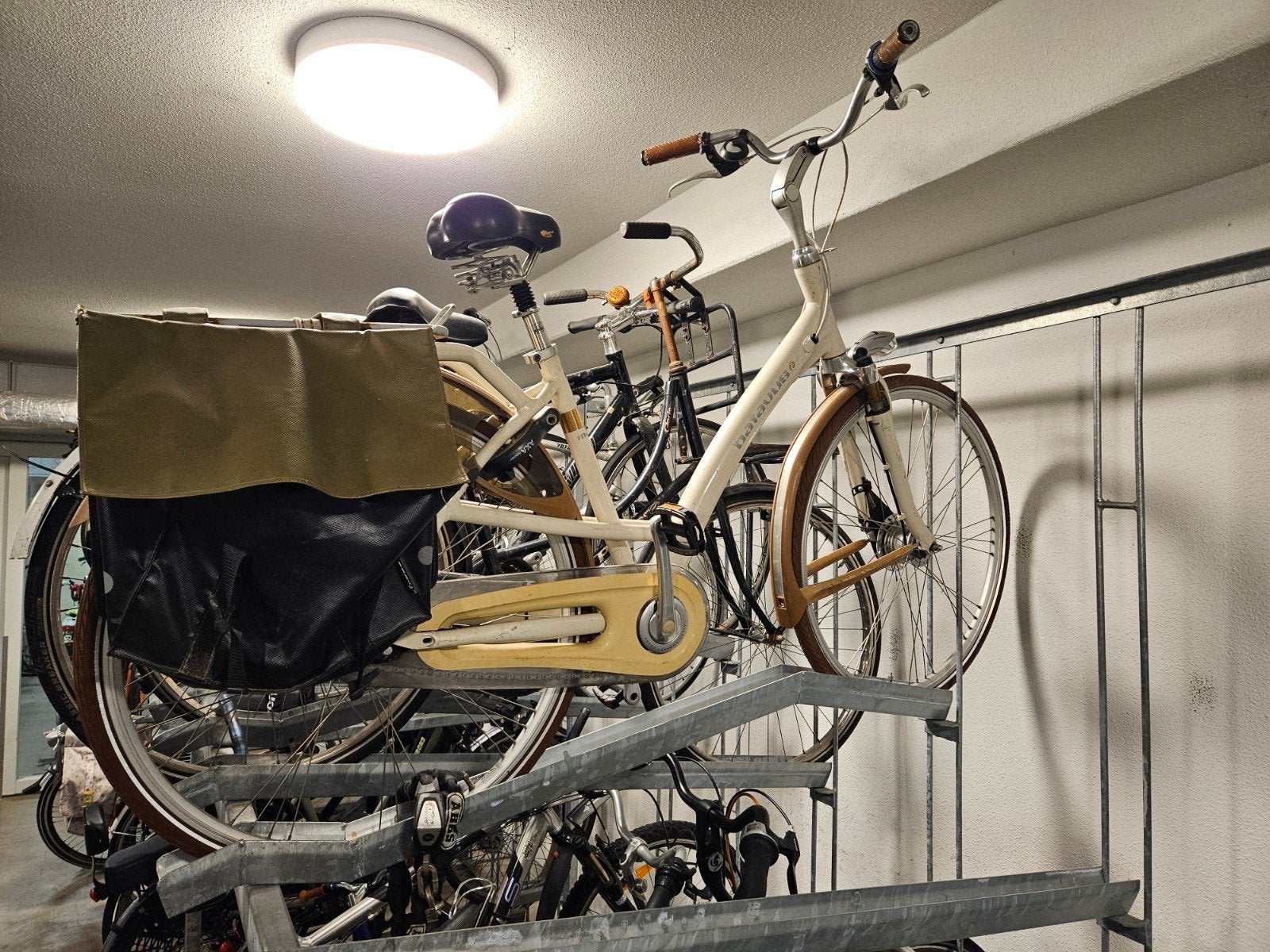 Batavus Damesfiets -Mambo. Crème met Bruine Accenten, (Extra) lage instap, Batavus, Ophalen of Verzenden, Trommelrem