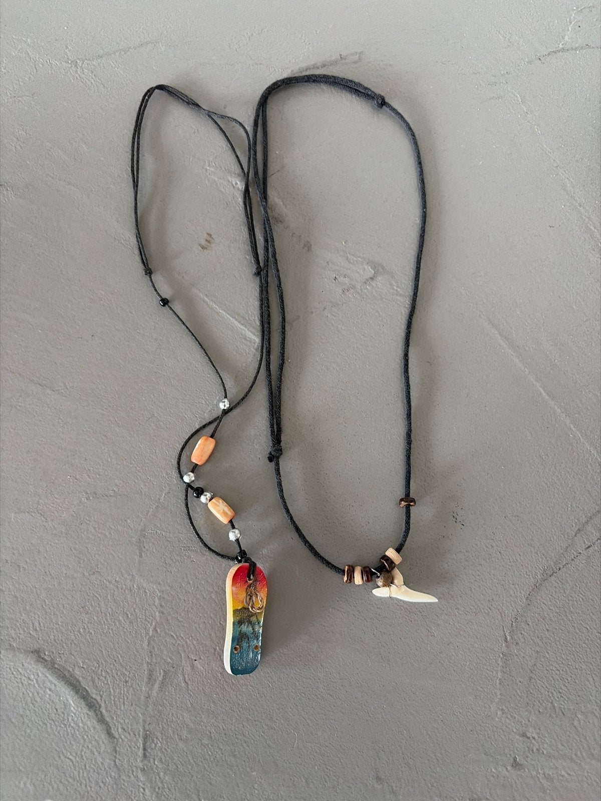 2 unieke kettingen met hanger, Gebruikt, Overige kleuren, Ophalen of Verzenden, Overige materialen