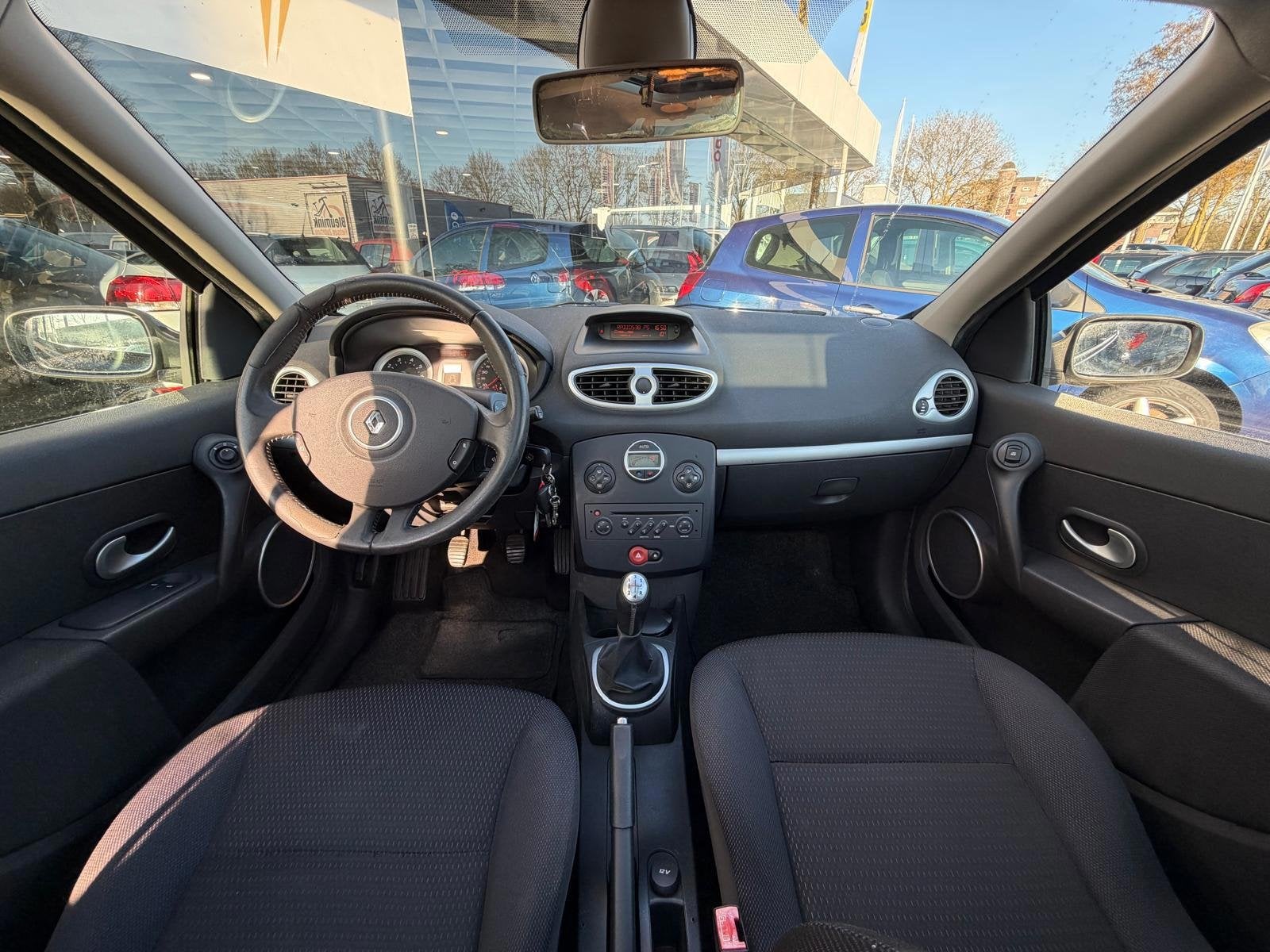 Renault Clio Estate 1.6-16V Corporate Sport, Auto's, Renault, Voorwielaandrijving, 4 cilinders, Origineel Nederlands, Euro 4