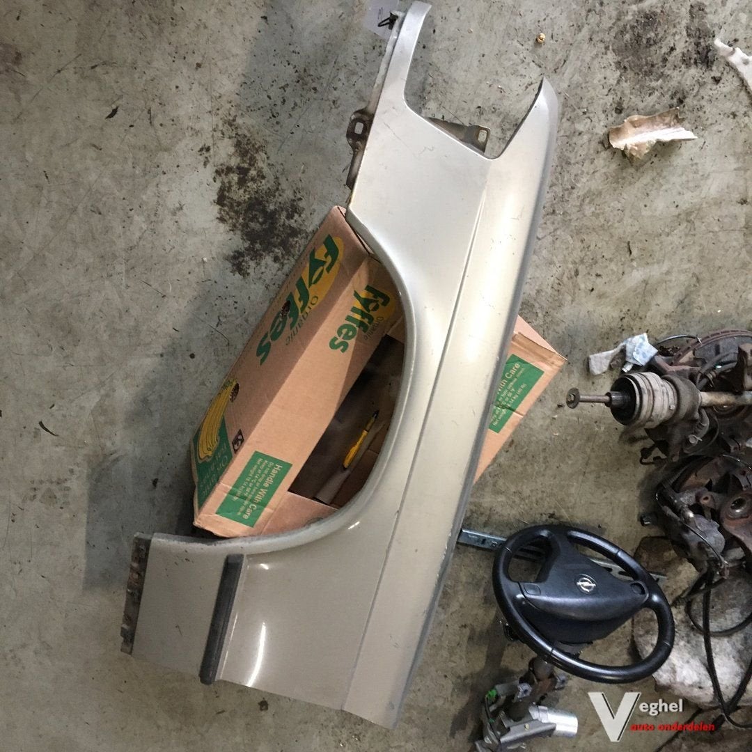 Mercedes W201  1986  Voorscherm Linksvoor beetje werk, Gebruikt, -, -, Ophalen of Verzenden
