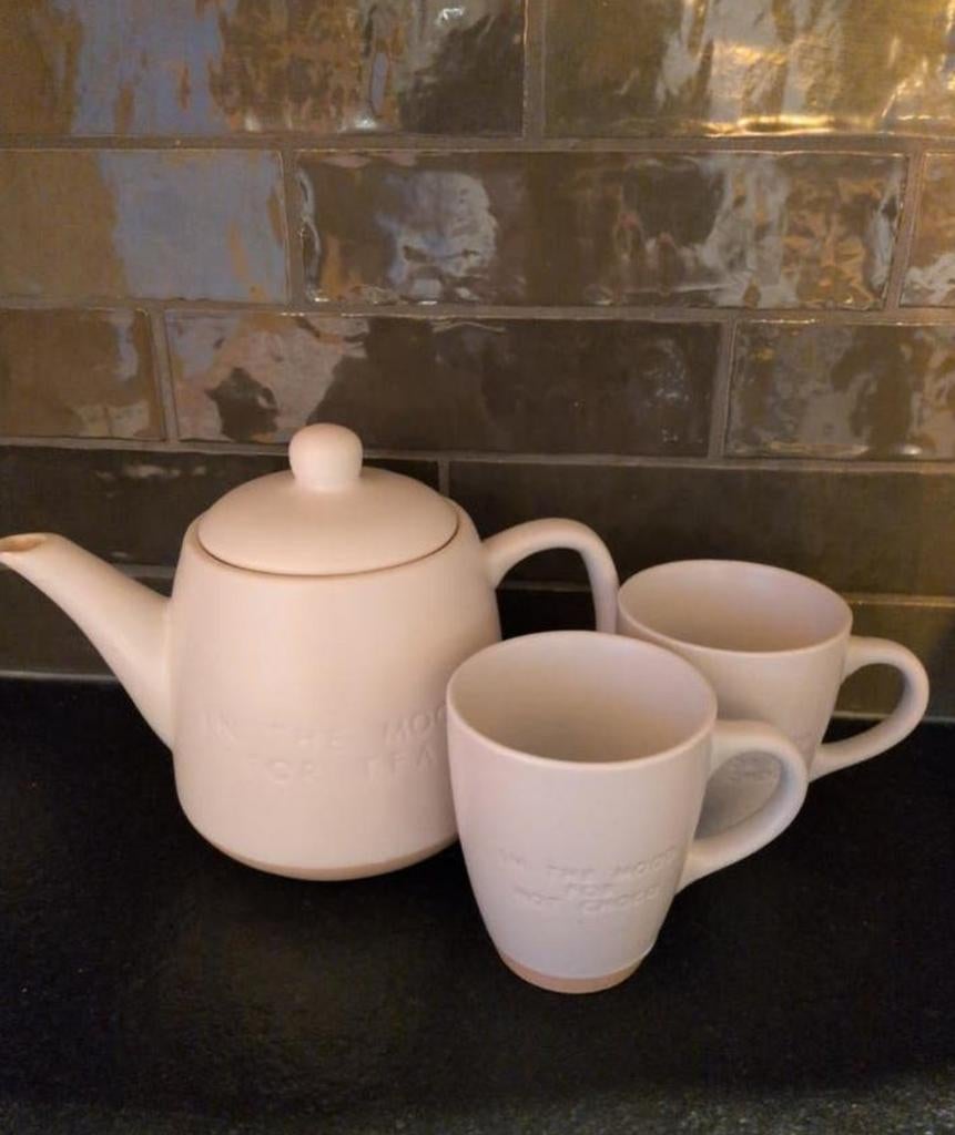 Theepot en mokken set - 'In the mood for tea', Huis en Inrichting, Keuken | Servies, Ophalen of Verzenden, Zo goed als nieuw, Keramiek