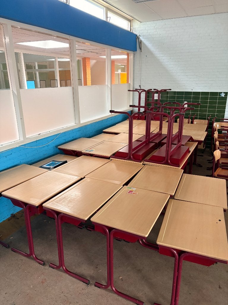 Gereserveerd Gratis Schoolmeubilair, Ophalen, Gebruikt