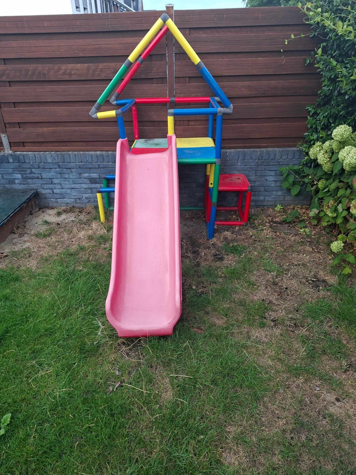 Quadro kleurrijke speeltoestel met glijbaan voor kinderen, Kinderen en Baby's, Speelgoed | Buiten | Speeltoestellen, Ophalen, Gebruikt