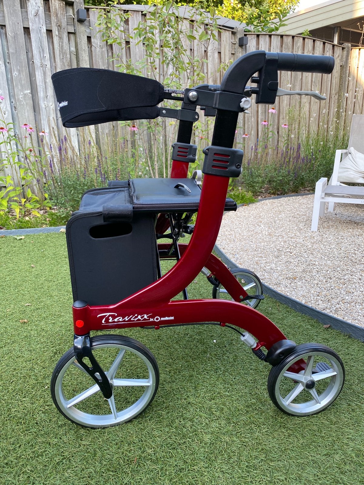 Travixx Deluxe S - Medipoint rollator +tas+rugband, Diversen, Rollators, Zo goed als nieuw, Lichtgewicht, Opvouwbaar, Ophalen