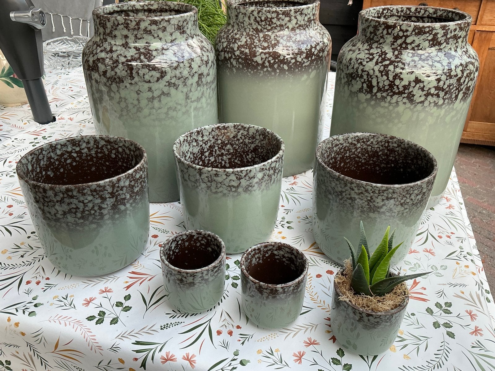 Set van 8 keramische bloempotten in groen en, Tuin en Terras, 40 cm of meer, Rond, Binnen, Ophalen of Verzenden