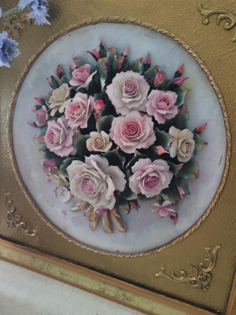 Oude houten lijst met Capodimonte bloemen, Antiek en Kunst, Curiosa en Brocante, Ophalen