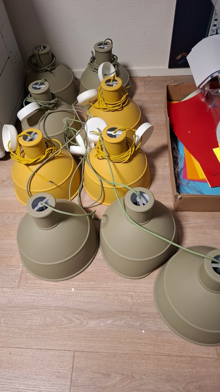 Hanglampen van zacht rubber met melkglas onderplaat, Ophalen of Verzenden, Gebruikt, Kunststof, Modern