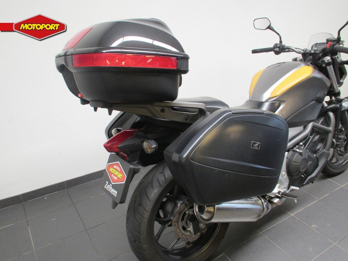 Honda NC 700 S (bj 2012), Motoren, Doornveld 180-184
B-1731  ZELLIK, BE, Honda Motor Europe Ltd, Belgian Branche, Info@honda-eu.com