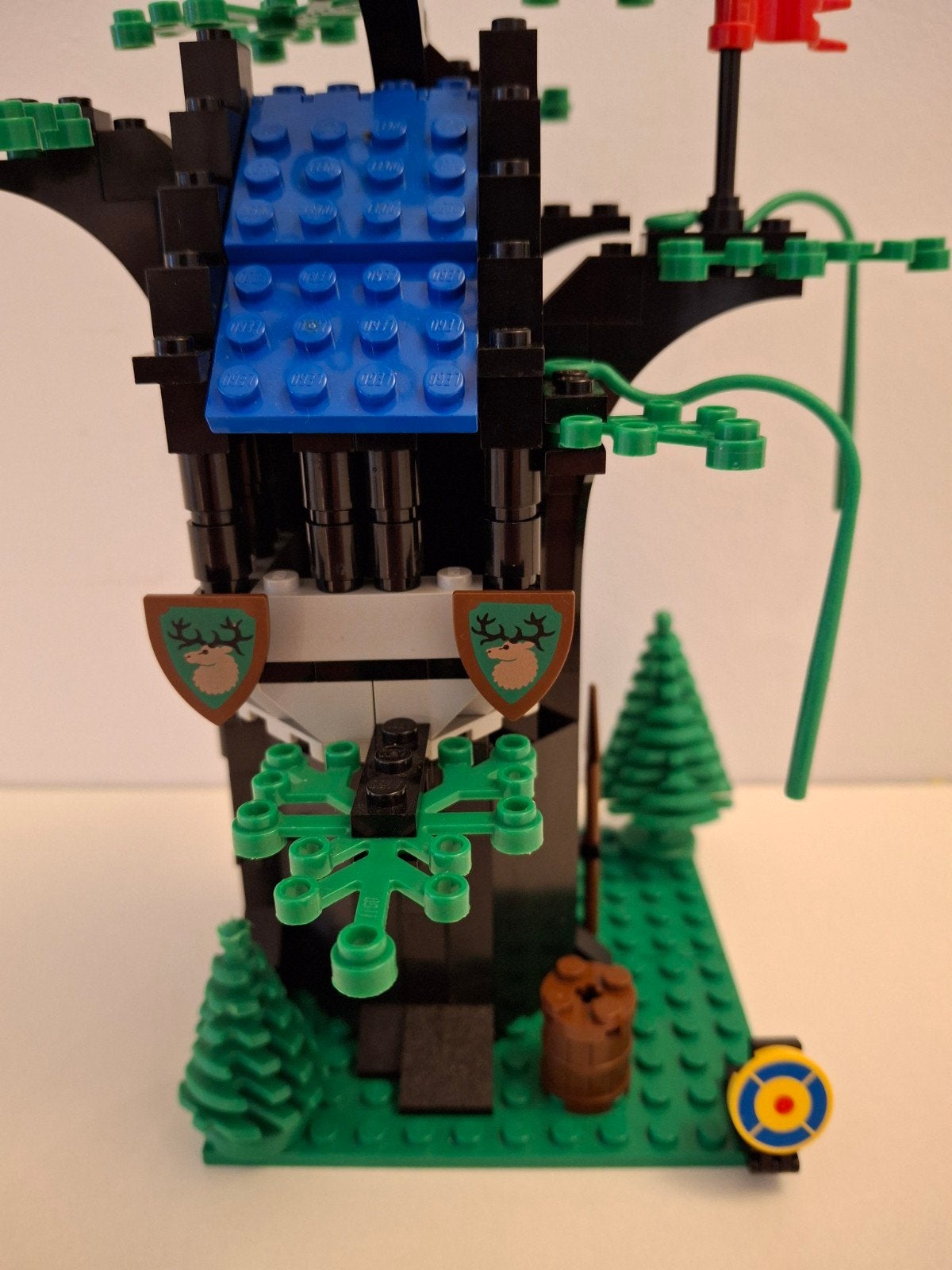 lego 6054 Forestmen's Hideout. Jaren 80 Castle, Lego, Info@lego.com, 33 Bath Road, Slough, UK, Lego