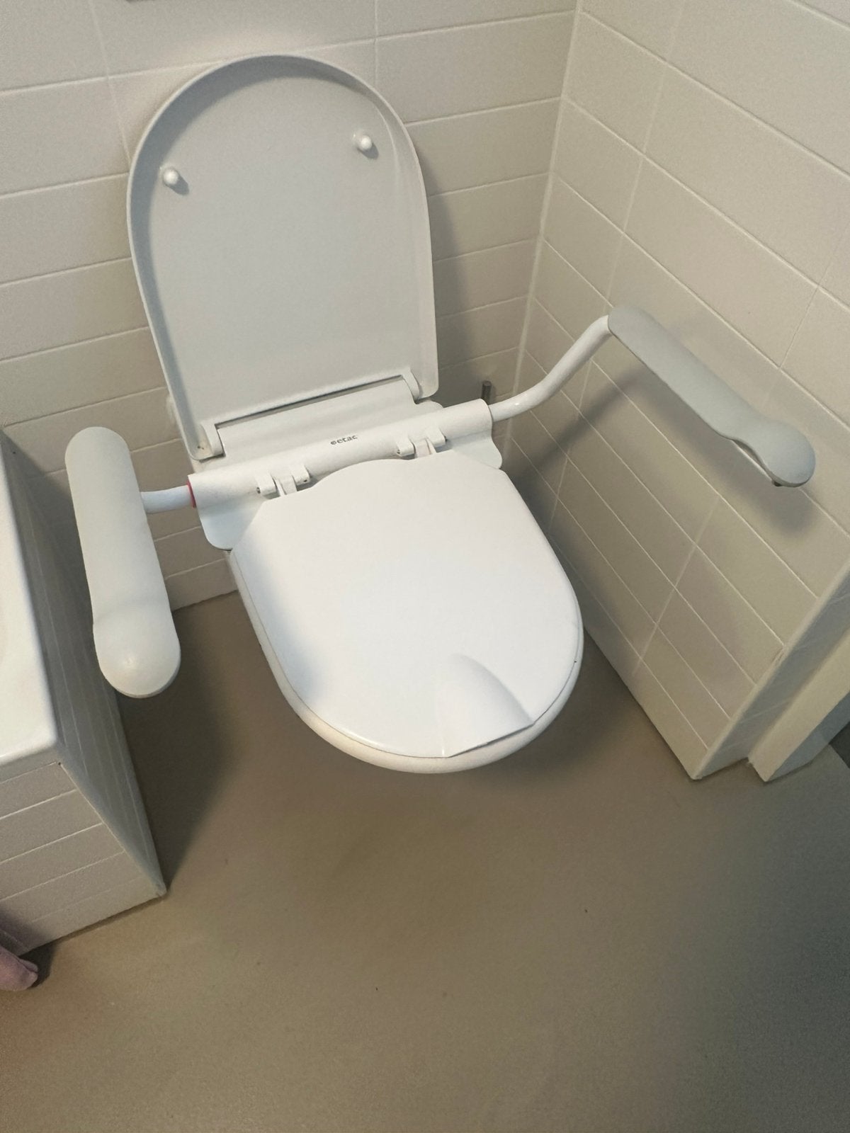 Etac Toiletbril met zijsteun, Diversen, Ophalen of Verzenden, Zo goed als nieuw