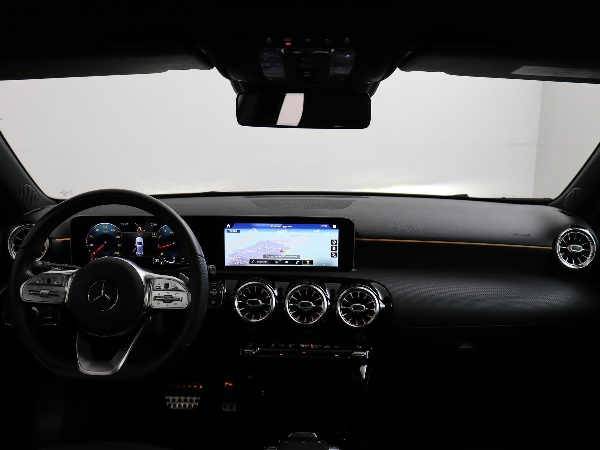 Mercedes-Benz A-klasse 200 AMG | Burmester | Camera | Panora, Auto's, Stof, Gebruikt, 4 cilinders, Bedrijf