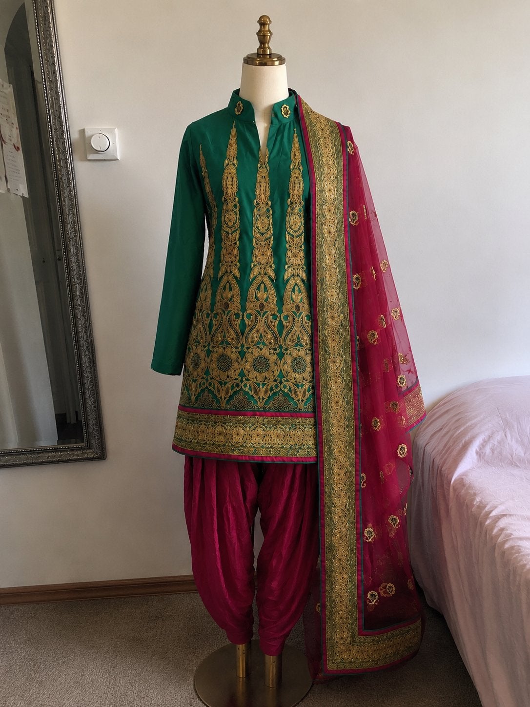 Prachtige Indiase Salwar Kameez - Groen & Roze, Ophalen of Verzenden, Maat 36 (S), Gedragen, Boven de knie