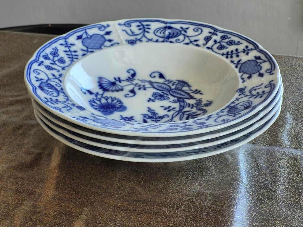 Diep bord 23 cm, Thun 1794 Carlsbad porselein, Natalie Blue, Ophalen of Verzenden, Zo goed als nieuw, Bord(en), Overige stijlen