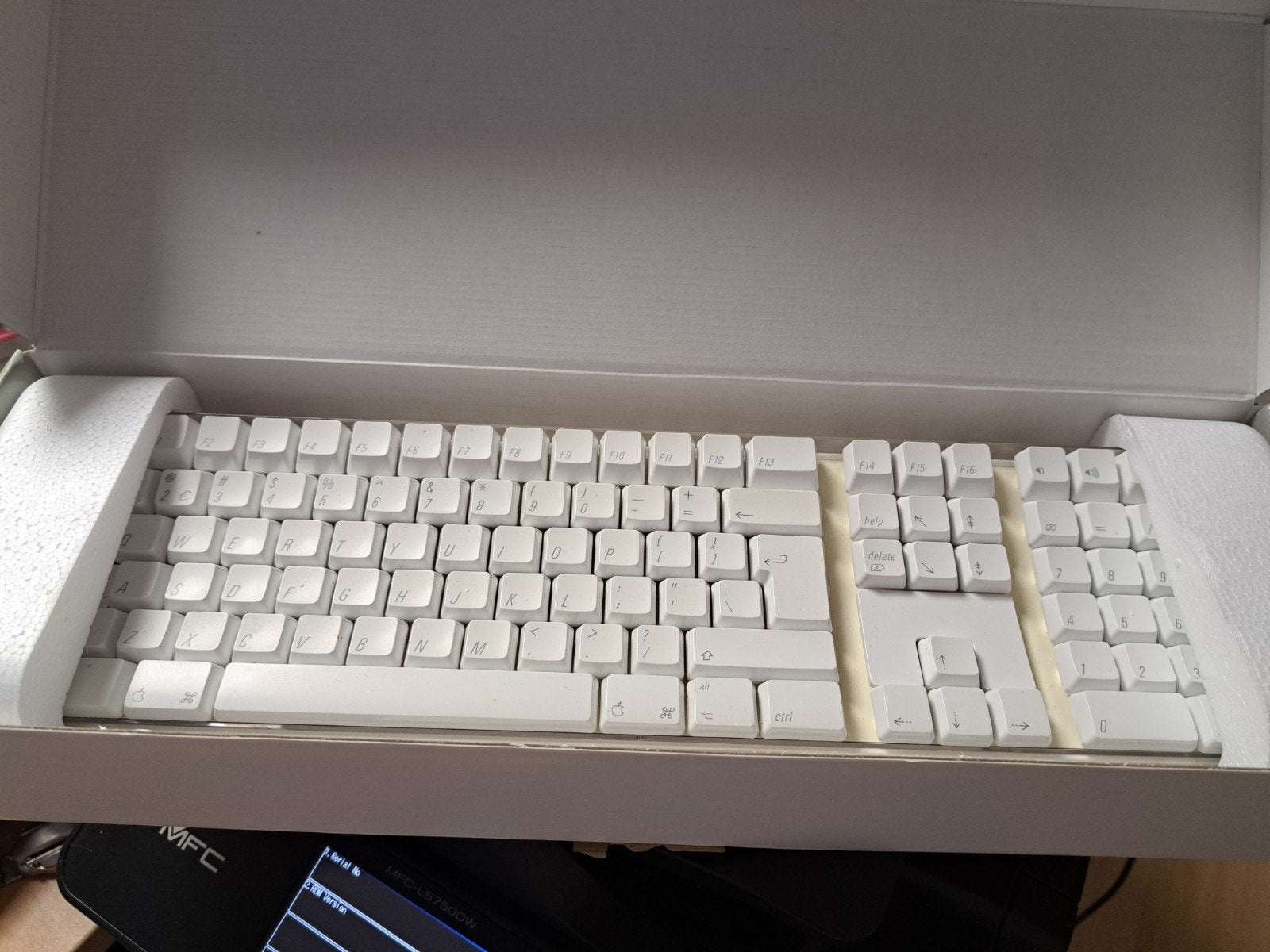 Apple toetsenbord nieuw (artikel nr. 30), Computers en Software, Ophalen, Nieuw
