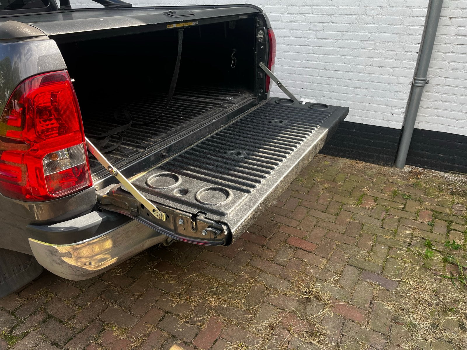 Kunststof achterklep beschermer Toyota Hilux (2016+), Auto-onderdelen, Ophalen, Achterklep, Nieuw, Toyota