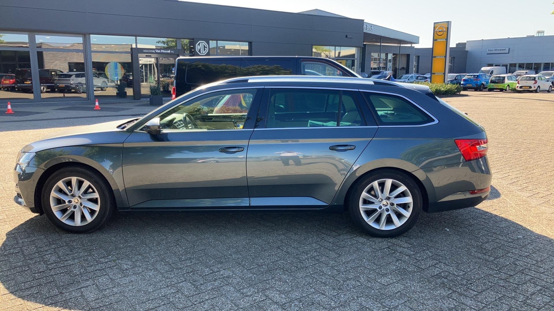Skoda Superb Combi 1.4 TSI iV Business | PANORAMADAK | STOEL, Auto's, 12 maanden, Gebruikt, 4 cilinders, Alcantara