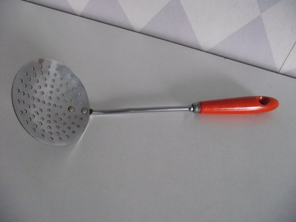 RVS oranje hout schuimspaan 30 cm chome plated England 1960, Ophalen of Verzenden