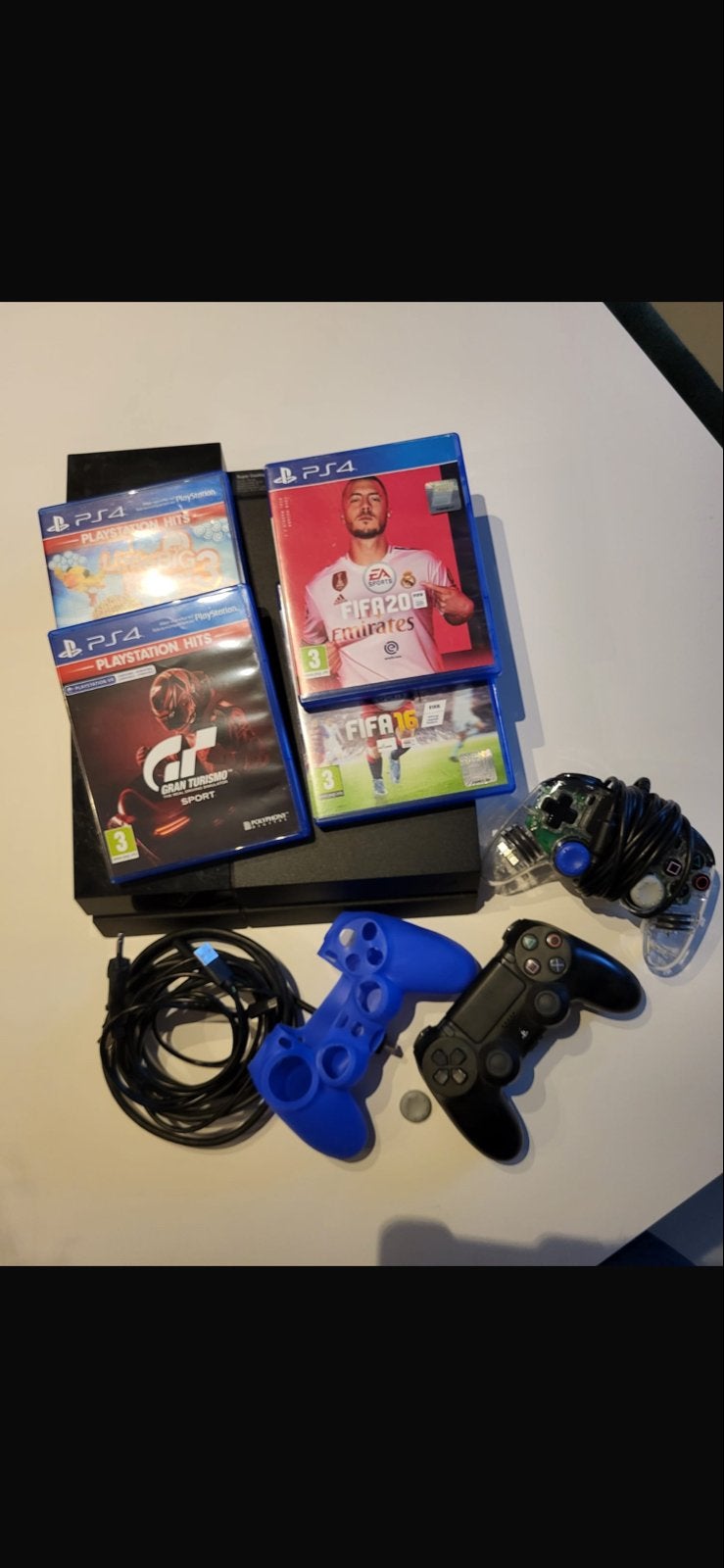 PlayStation 4 (PS4) met 2 controllers en 4 games, Spelcomputers en Games, Spelcomputers | Sony PlayStation 4, Met 2 controllers