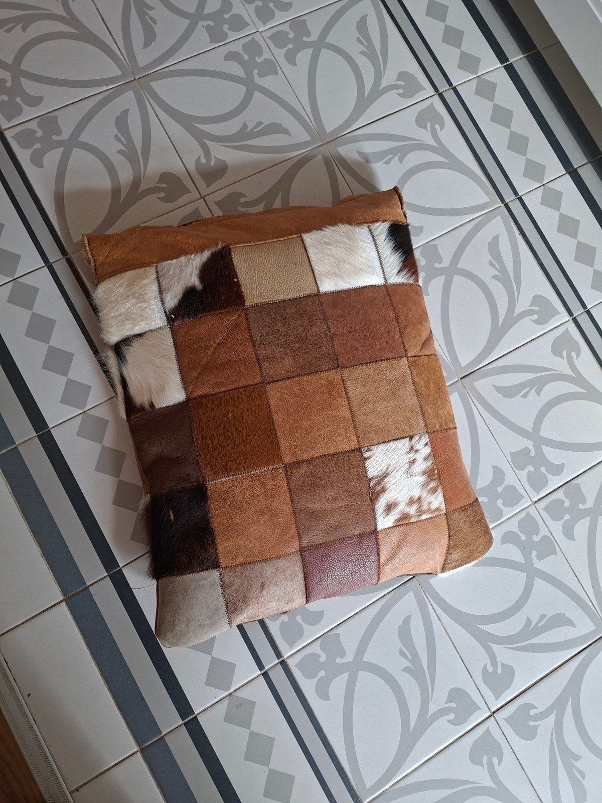 sierkussen van koeienvacht, Huis en Inrichting, Overige merken, Meerkleurig, Vierkant, Ophalen of Verzenden