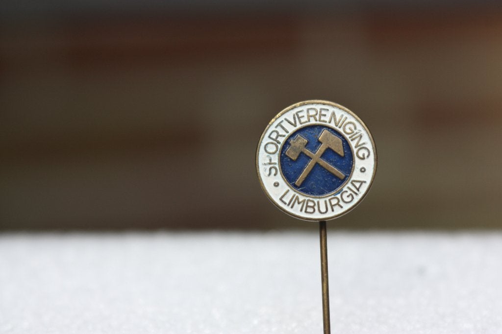 Oude pin SV Limburgia Brunssum Staatsmijn Hendrik mooi, Verzamelen, Ophalen of Verzenden, Gebruikt, Sport, Speldje of Pin