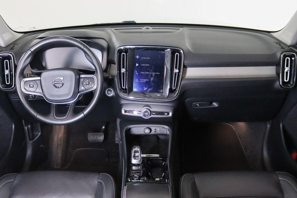 Volvo XC40 1.5 T5 Twin Engine Inscription Volleder, H&K, App, 1712 kg, Wit, Bedrijf, Hybride Elektrisch/Benzine