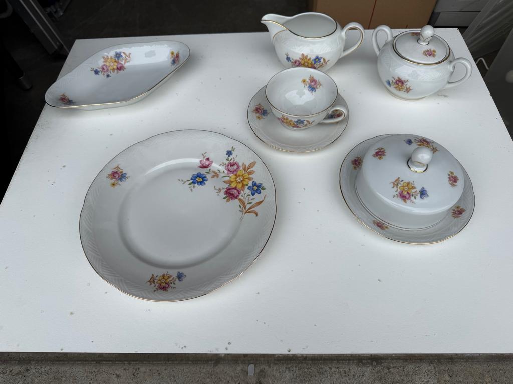 Prachtig 12 delig servies, Ophalen