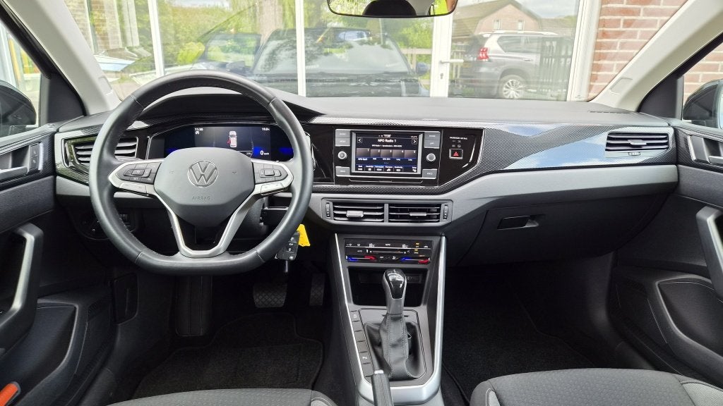 Volkswagen Polo 1.0 TSI Life Automaat, Navigatie NL Auto!, Auto's, Stof, Gebruikt, 95 pk, 1104 kg