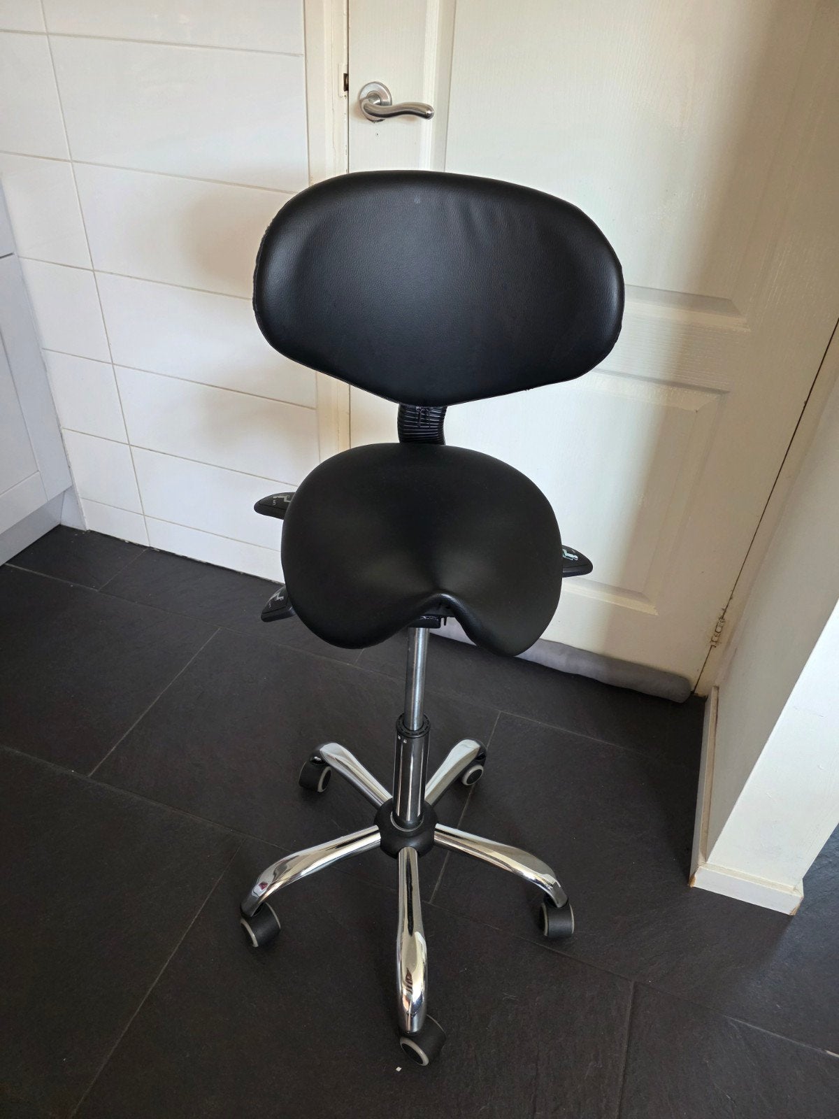 Ergonomische Zadelkruk met Rugleuning - Zwart, Ophalen, Zwart, Zo goed als nieuw, Bureaukruk