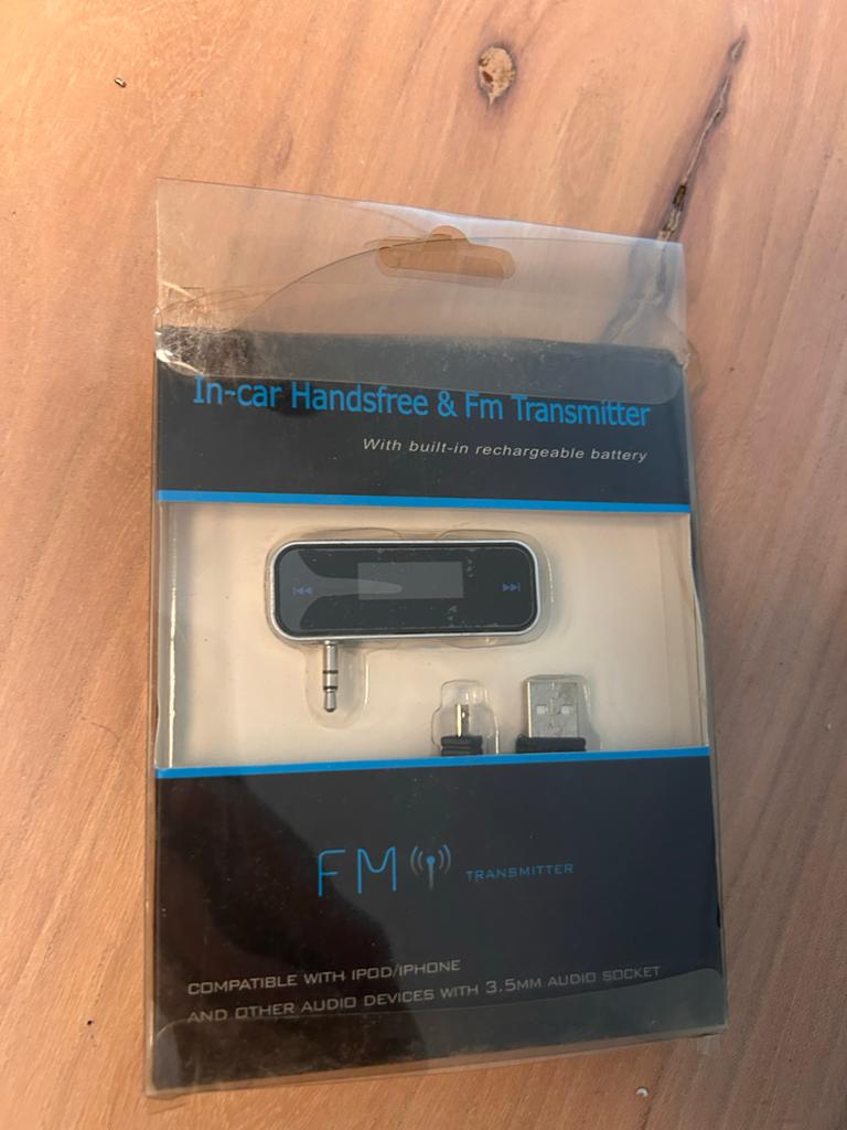 In-car Handsfree & FM Transmitter met oplaadbare batterij, Ophalen of Verzenden, Nieuw