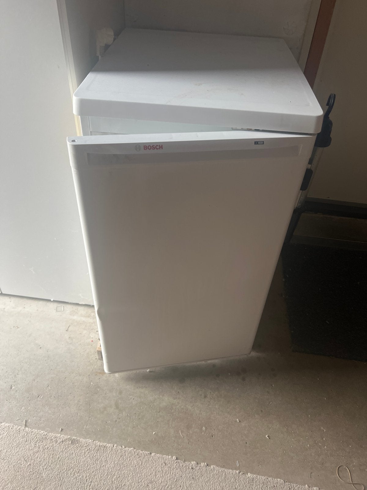 Bosch vrieskast met 3 laden - compact en efficiënt, Witgoed en Apparatuur, Vriezers en Diepvrieskisten, Gebruikt, Minder dan 60 cm
