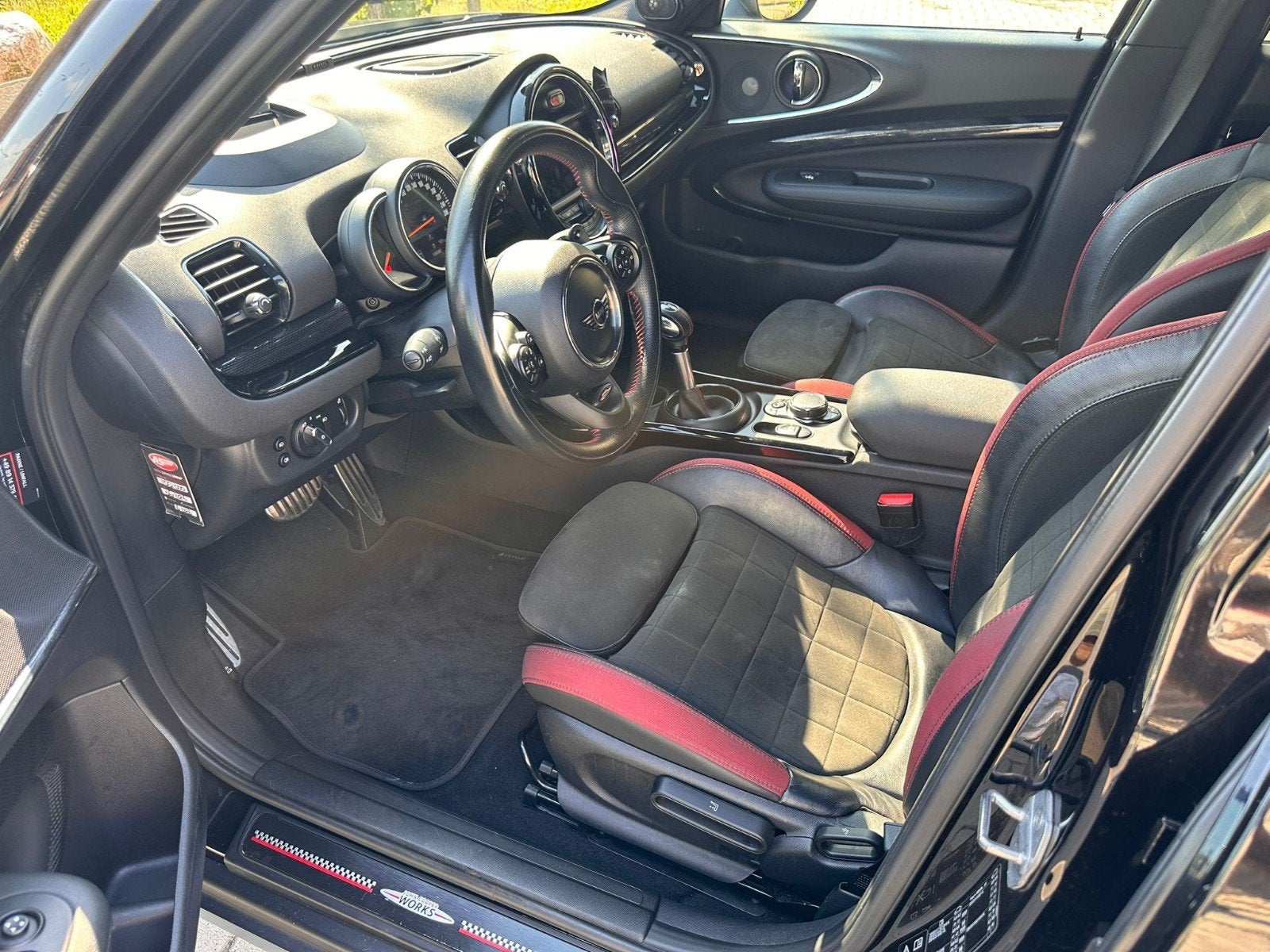 Mini Clubman 2.0 S All4 AUT JCW PANO HEADUP LED KEYLESS CAM, Automaat, 1998 cc, 1435 kg, Zwart