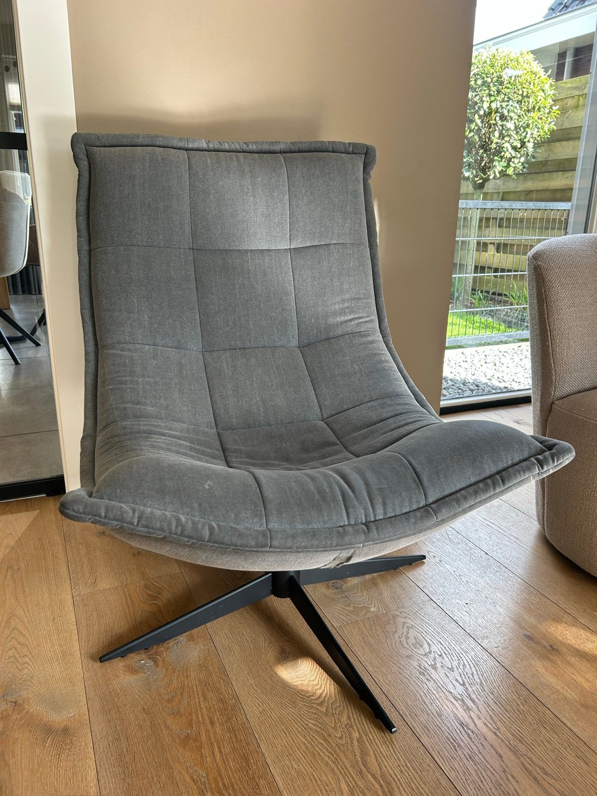 Comfortabele antraciet grijze draaifauteuil, Ophalen, Minder dan 75 cm, Zo goed als nieuw, 75 tot 100 cm