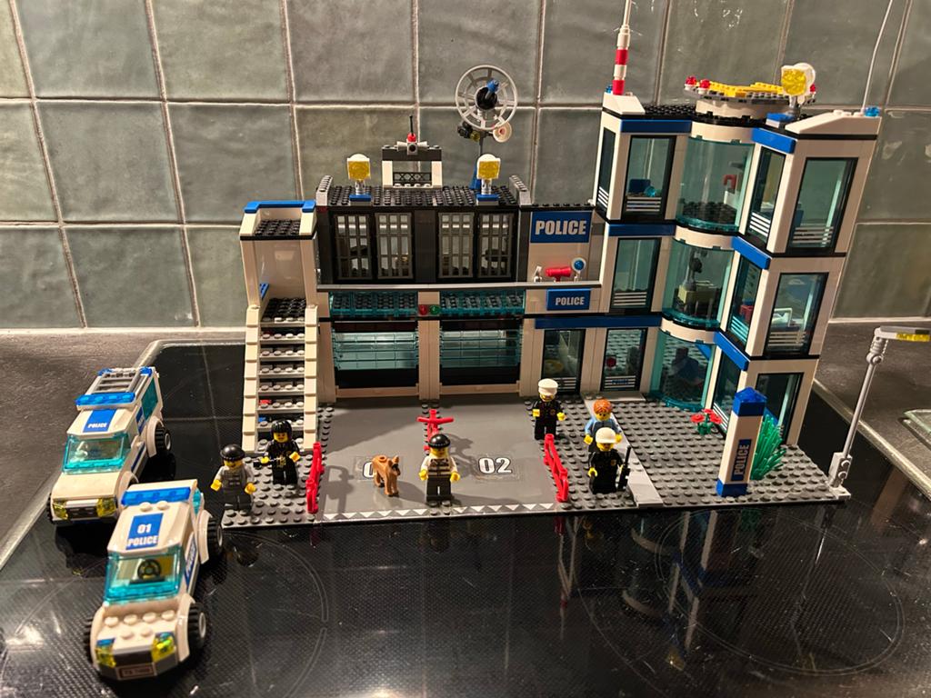 LEGO City Politiebureau 7498 met voertuigen en figuren, Kinderen en Baby's, Speelgoed | Duplo en Lego, Inclusief minifiguren, Lego