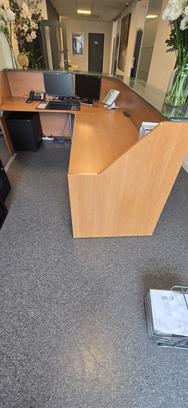 Professionele receptiebalie / ontvangstbalie met glazen blad, Ophalen, Gebruikt