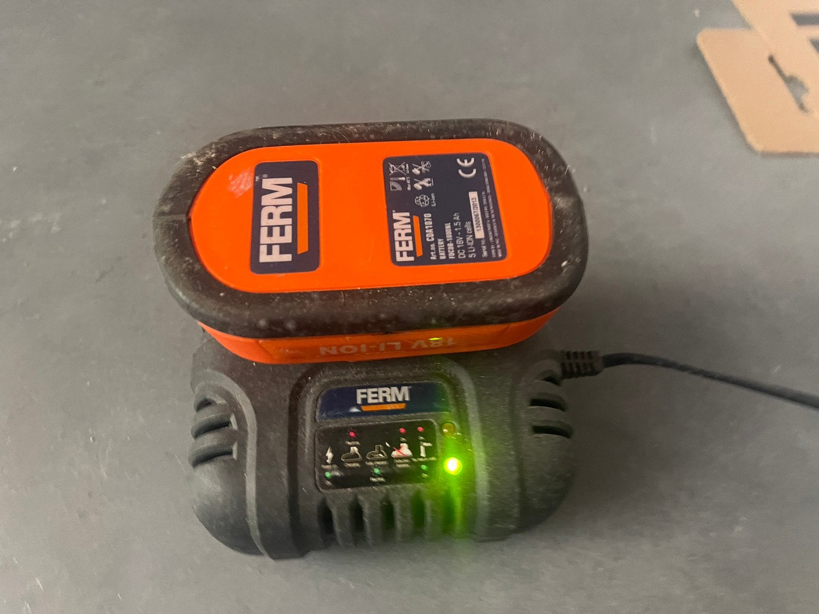 Ferm acculader en accu 18V 1.5Ah Li-ION, Ophalen of Verzenden, Gebruikt