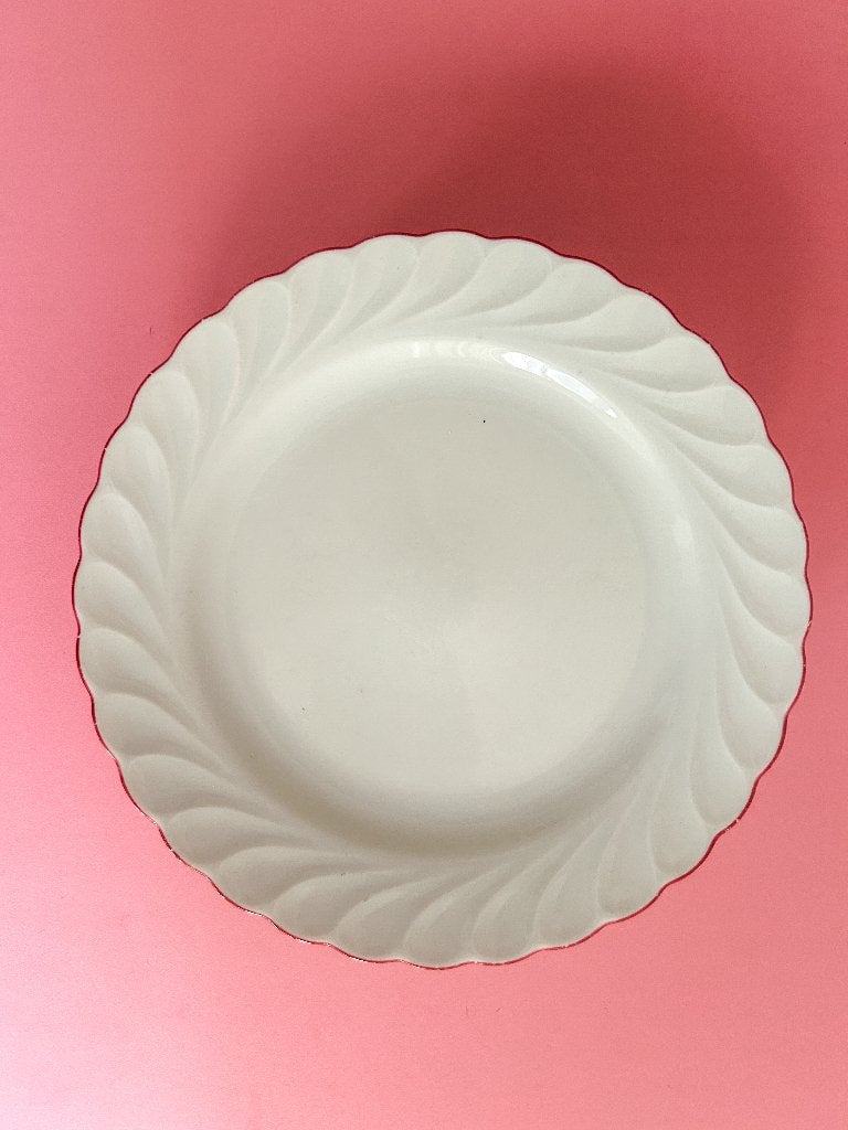 6 x vintage borden met rood randje, Gebruikt, Ophalen of Verzenden, Bord(en), Overige stijlen