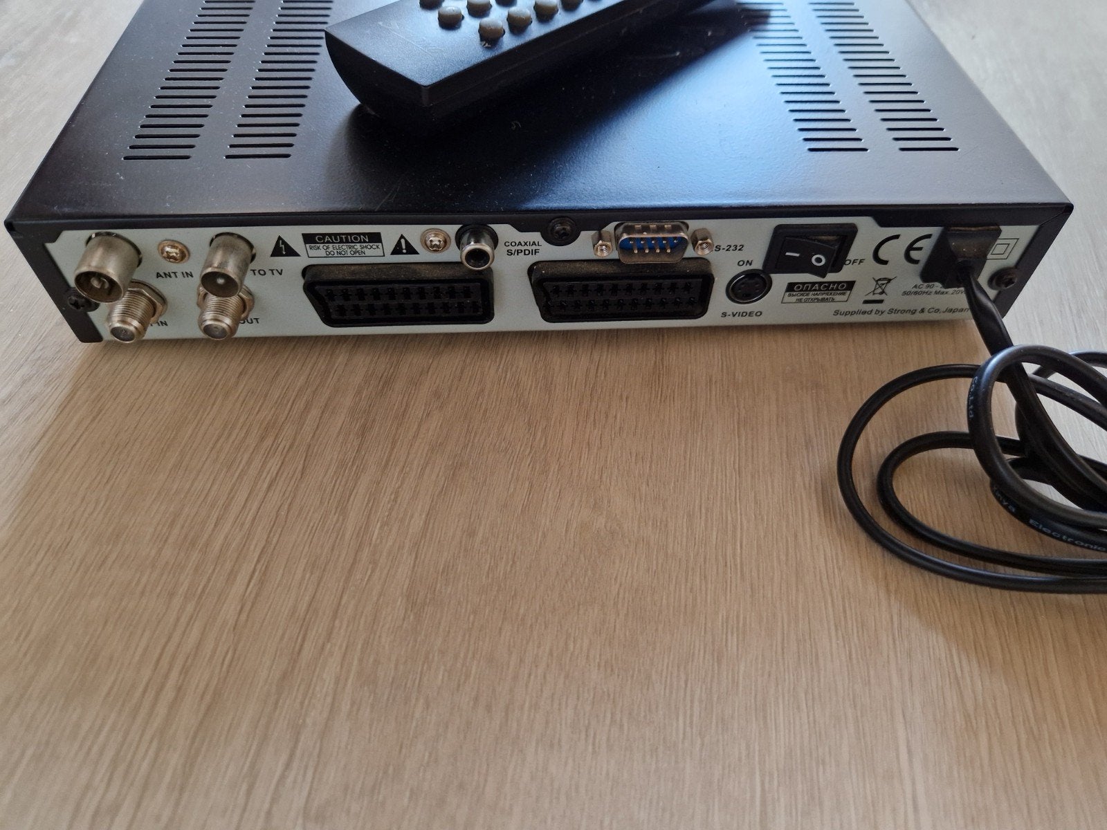Strong digitale satellietontvanger met SCART-aansluiting, Ophalen of Verzenden, Gebruikt, Decoder